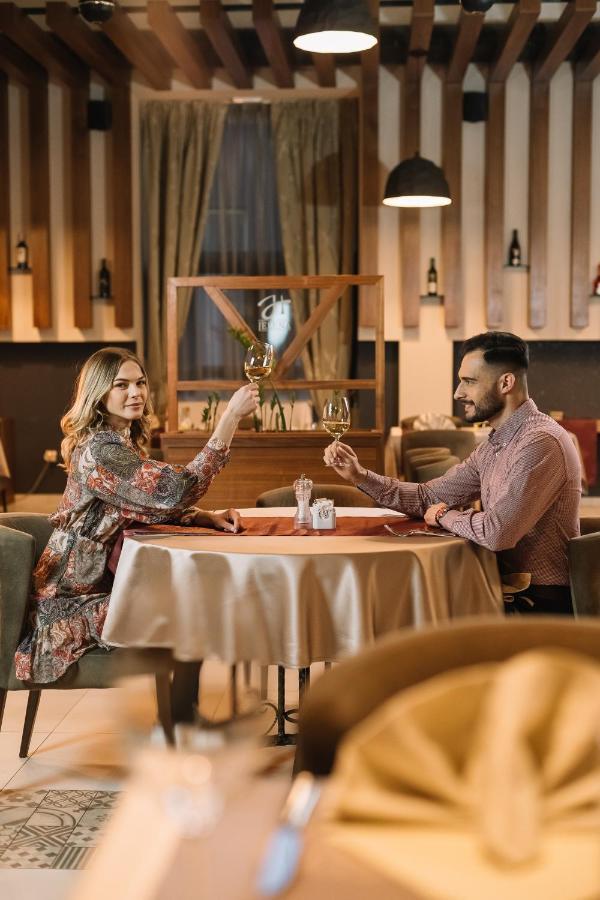 Hotel Jelena Banja Luka Ngoại thất bức ảnh