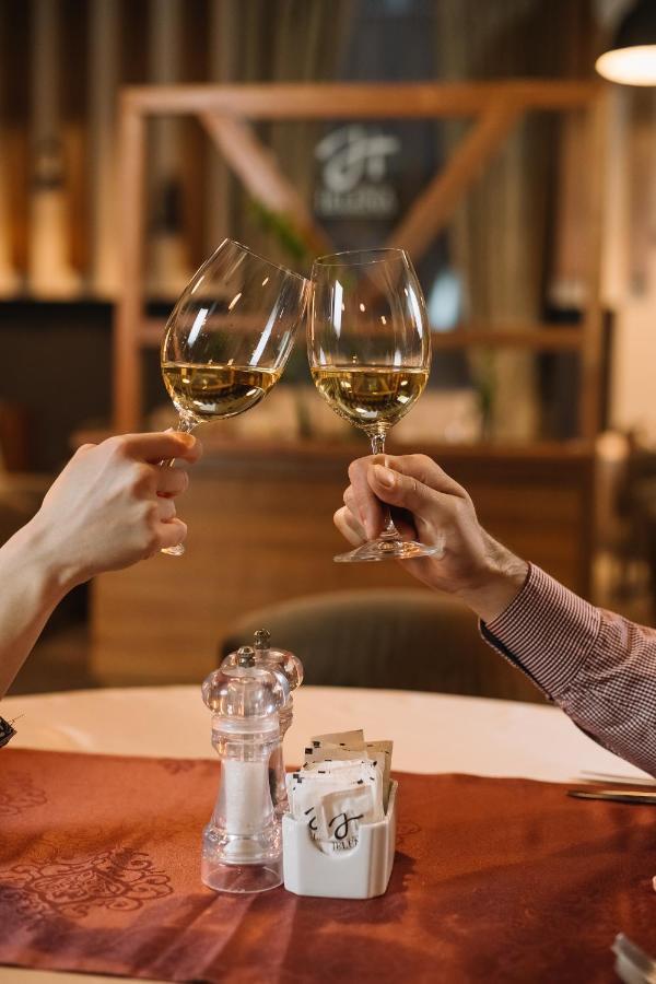 Hotel Jelena Banja Luka Ngoại thất bức ảnh