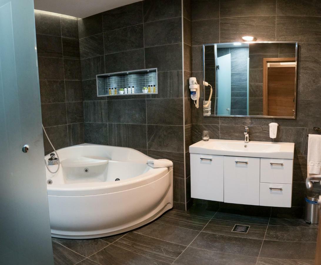 Hotel Jelena Banja Luka Ngoại thất bức ảnh
