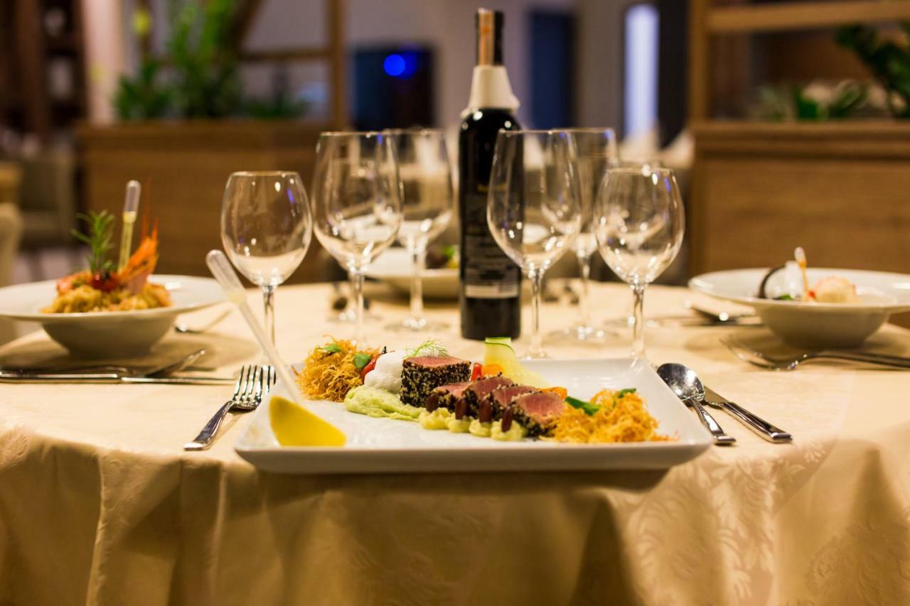 Hotel Jelena Banja Luka Ngoại thất bức ảnh